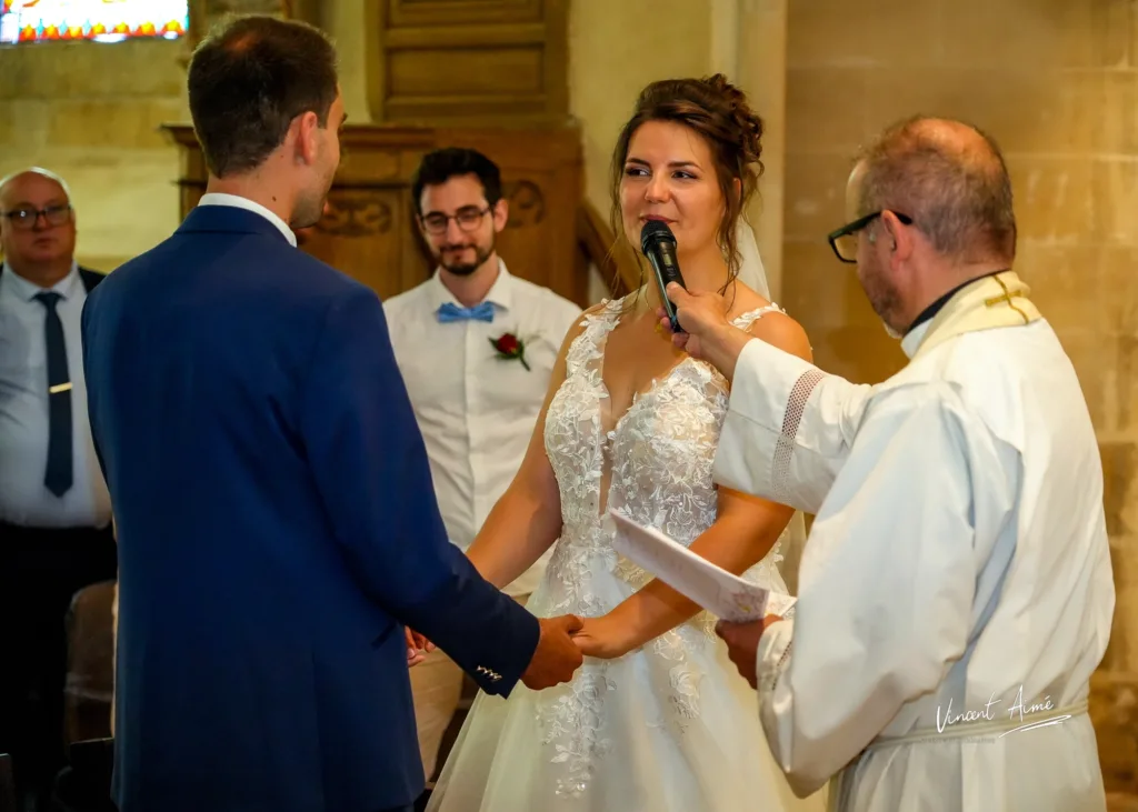 Discours de la mariée à l'église, qui prononce ses voeux.